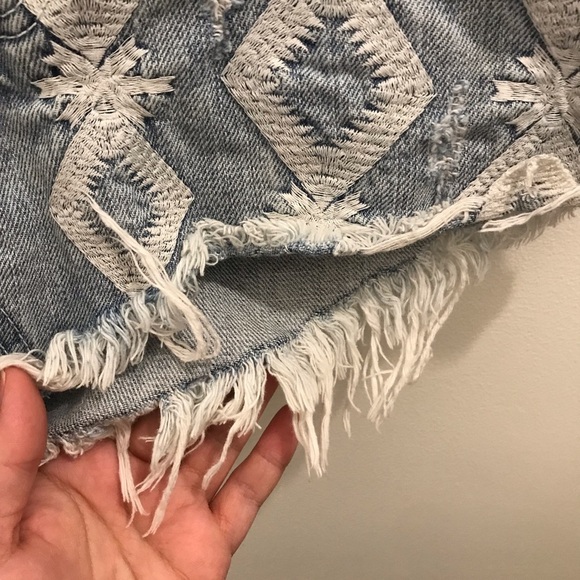 CARMAR Embroidered Shorts 26 denim jeans frayed destroyed light wash blue - Picture 6 of 12